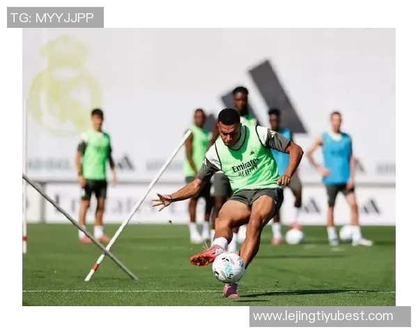 姆巴佩分享生活与比赛精彩瞬间展现轻松愉快的心情与状态