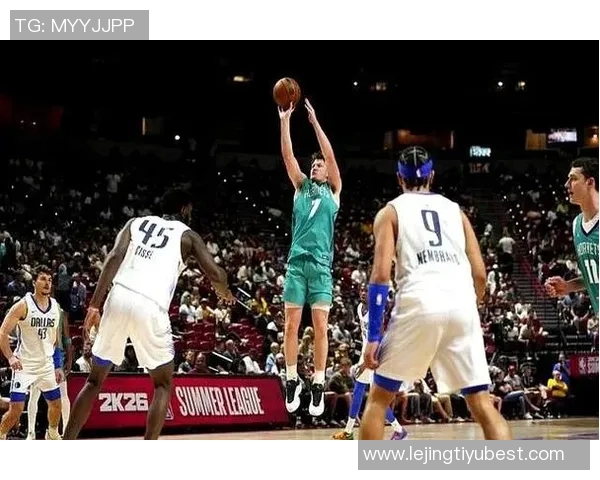 克尼佩尔表现出色12投7中砍下21分7助攻三分球命中率高达55