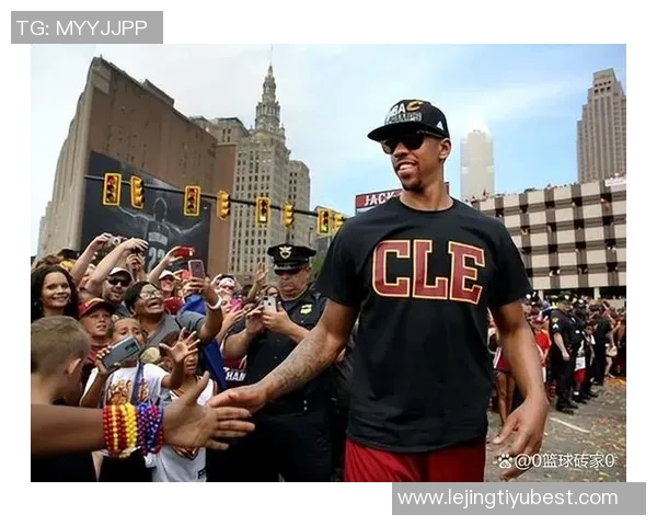 弗莱幽默回应詹姆斯派对邀请担心缺席会影响交易前景