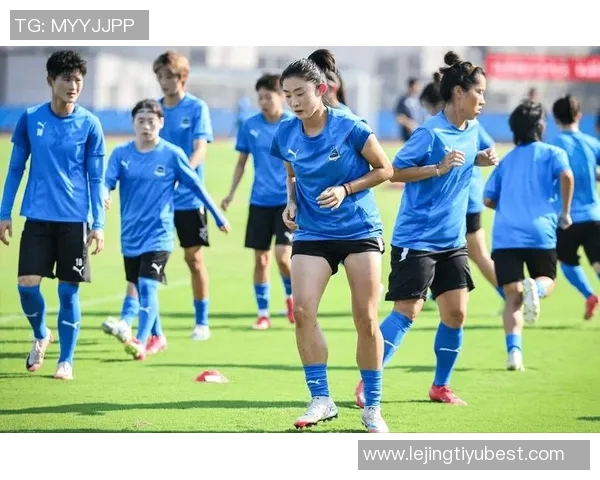 武汉女足上半场补时阶段失误被扳平浪费机会遭遇惩罚的教训