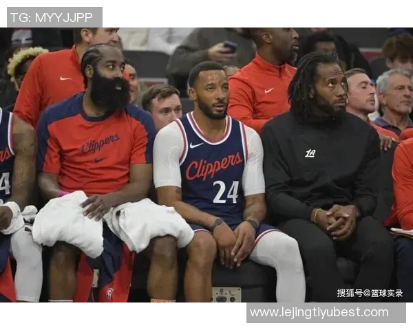 鲍威尔自嘲年纪大队友称叔叔实际上与年轻球员仅差一岁 鲍威尔自嘲年纪大队友称叔叔实际上与年轻球员仅差一岁